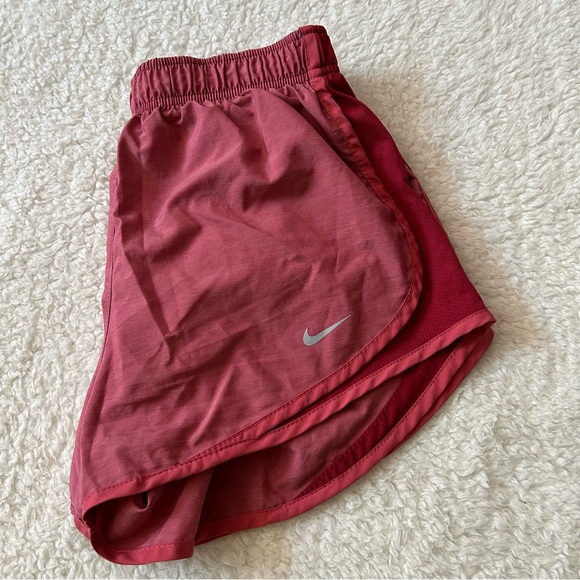 Nike Dri-Fit Women’s Running Shorts Small Red - Picture 2 of 3
